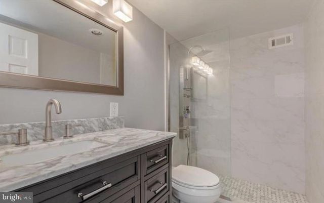 1300 ARMY NAVY DR #803, Arlington, VA 22202