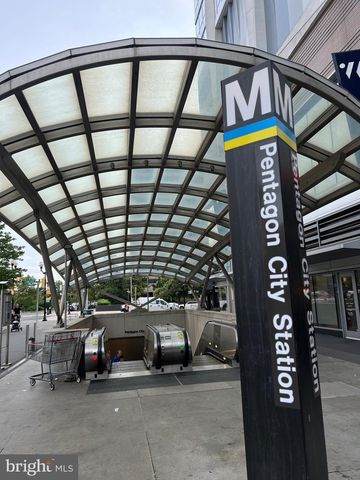 1300 ARMY NAVY DR #803, Arlington, VA 22202