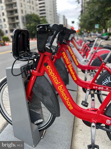 1300 ARMY NAVY DR #803, Arlington, VA 22202