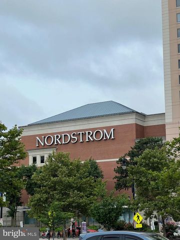 1300 ARMY NAVY DR #803, Arlington, VA 22202