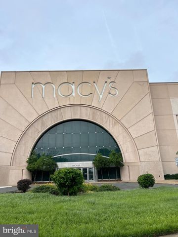 1300 ARMY NAVY DR #803, Arlington, VA 22202