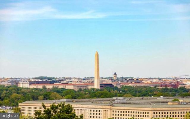 1300 ARMY NAVY DR #803, Arlington, VA 22202