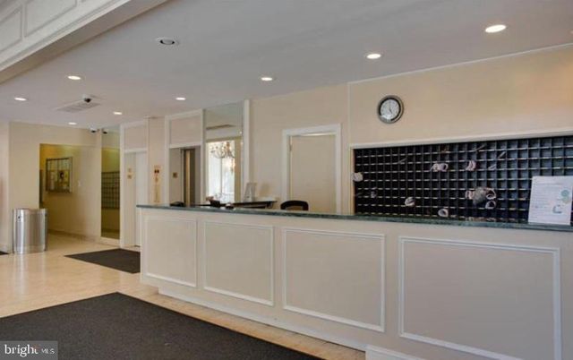 1300 ARMY NAVY DR #803, Arlington, VA 22202