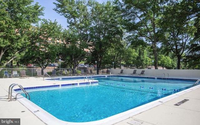 1300 ARMY NAVY DR #803, Arlington, VA 22202