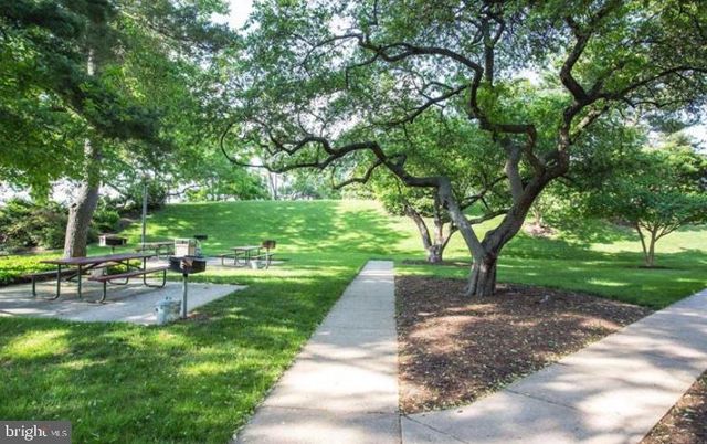 1300 ARMY NAVY DR #803, Arlington, VA 22202