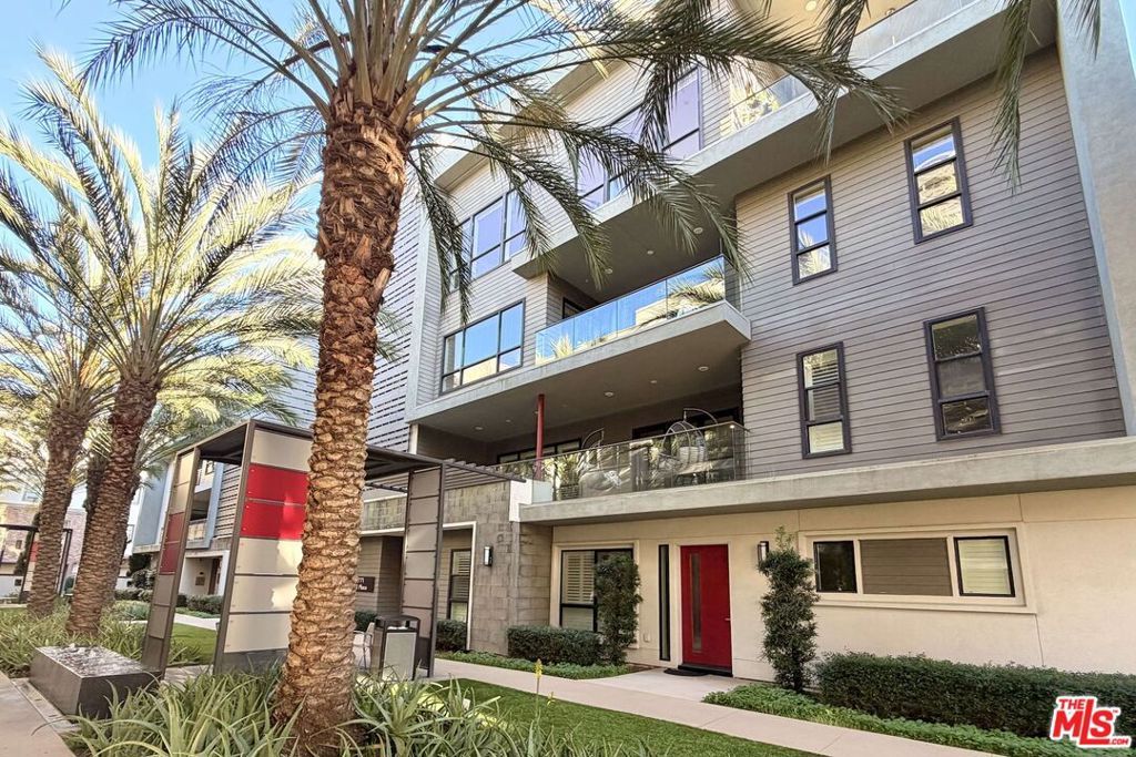 Image 1 of property listing at 12771 Shell Place 2, Los Angeles, CA 90094