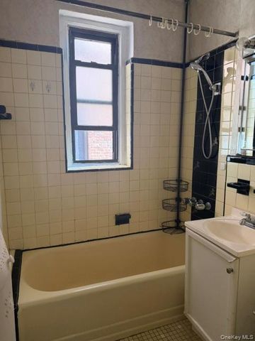 167-10 Crocheron Avenue 4D, Flushing, NY 11358