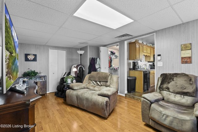 216 Granvil Dr, Louisville, KY 40218