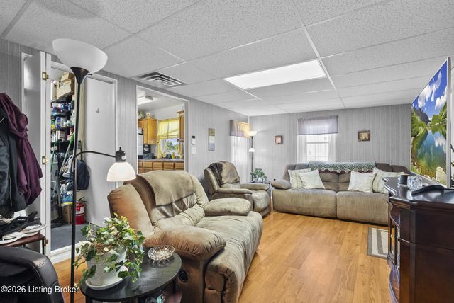 216 Granvil Dr, Louisville, KY 40218