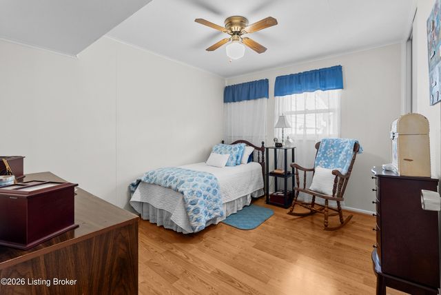 216 Granvil Dr, Louisville, KY 40218