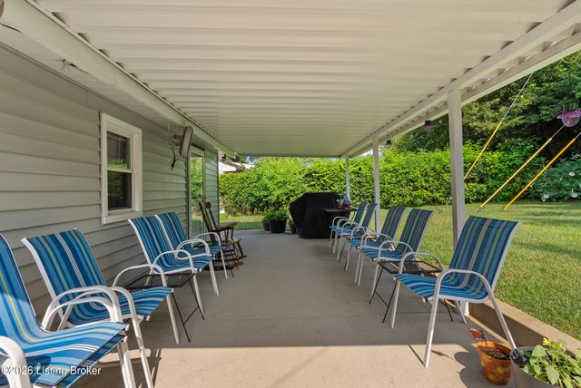 216 Granvil Dr, Louisville, KY 40218