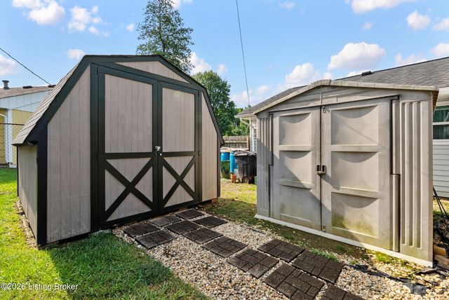 216 Granvil Dr, Louisville, KY 40218