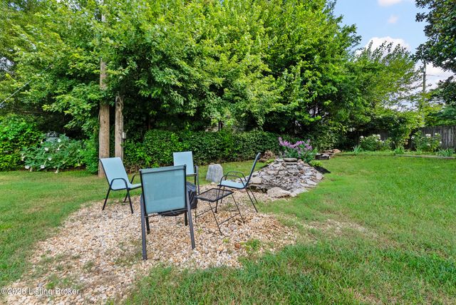 216 Granvil Dr, Louisville, KY 40218