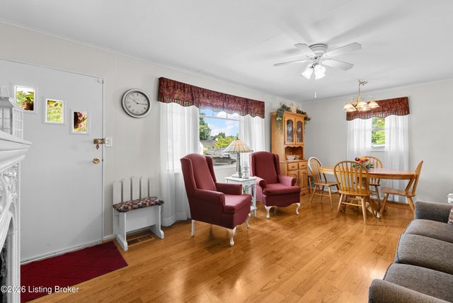 216 Granvil Dr, Louisville, KY 40218