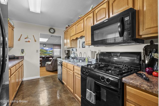 216 Granvil Dr, Louisville, KY 40218