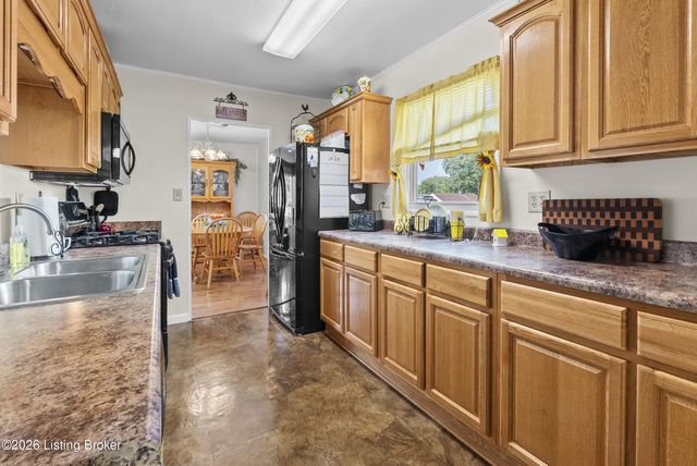 216 Granvil Dr, Louisville, KY 40218