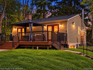 1301 Porter Road, White Lake, MI 48383