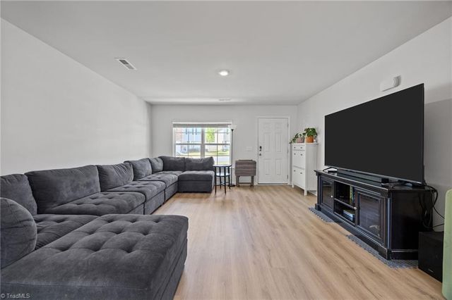 1421 Long Hope Drive, Winston-salem, NC 27127