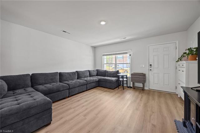 1421 Long Hope Drive, Winston-salem, NC 27127