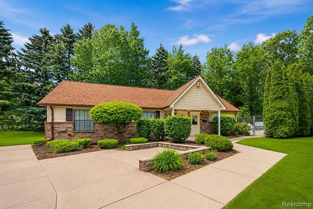 35893 Castlewood Court, Westland, MI 48185