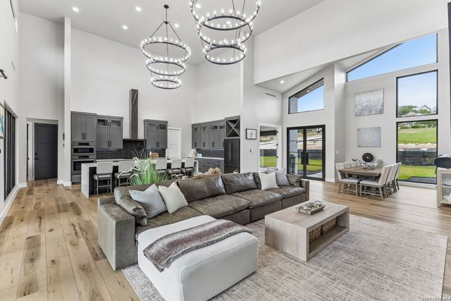 521 Mystic Shores Blvd, Spring Branch, TX 78070