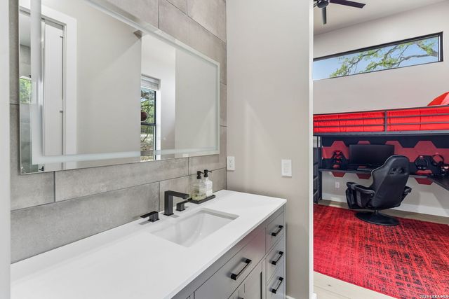 521 Mystic Shores Blvd, Spring Branch, TX 78070
