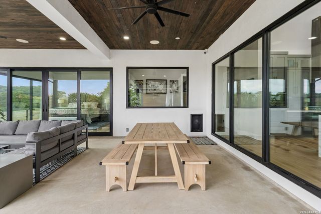 521 Mystic Shores Blvd, Spring Branch, TX 78070