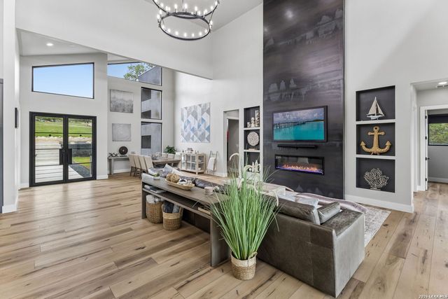 521 Mystic Shores Blvd, Spring Branch, TX 78070