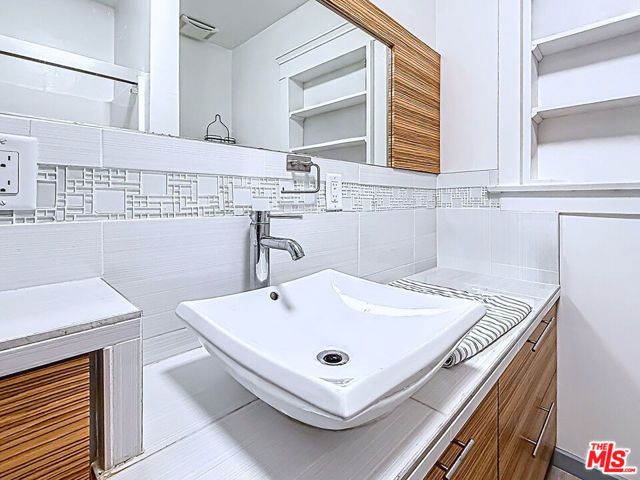 3025 Edgehill Drive, Los Angeles, CA 90018