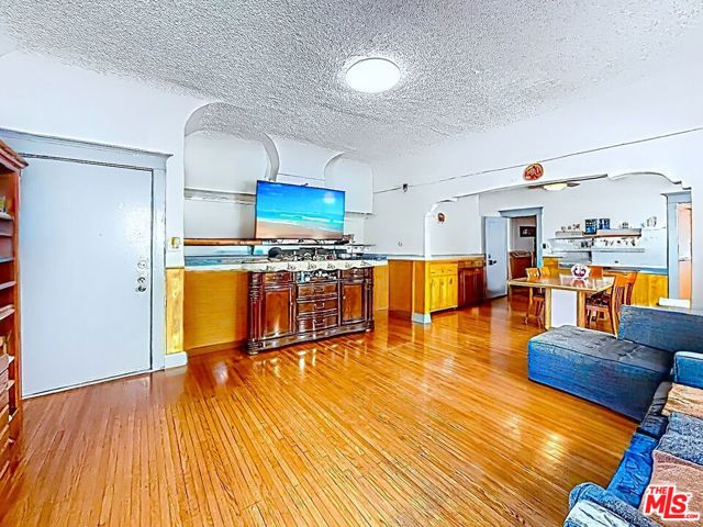 3025 Edgehill Drive, Los Angeles, CA 90018