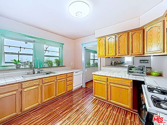 3025 Edgehill Drive, Los Angeles, CA 90018