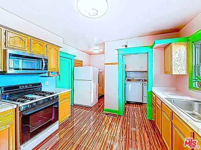 3025 Edgehill Drive, Los Angeles, CA 90018