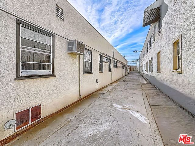 3025 Edgehill Drive, Los Angeles, CA 90018