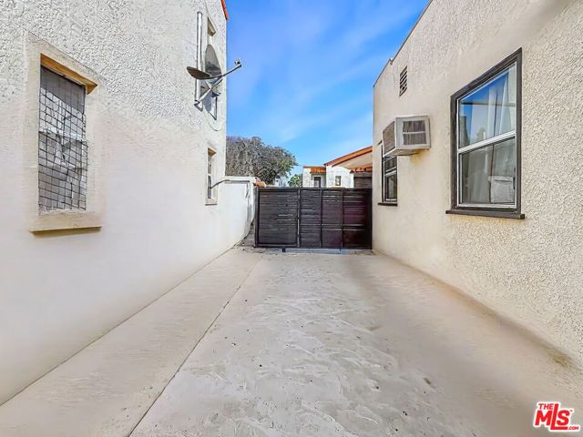 3025 Edgehill Drive, Los Angeles, CA 90018