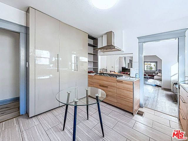 3025 Edgehill Drive, Los Angeles, CA 90018