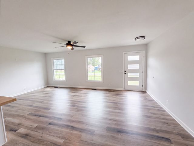 235 Sumner Ave, Gallatin, TN 37066