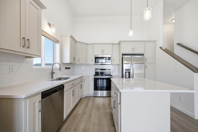 3851 19th Street S, Moorhead, MN 56560