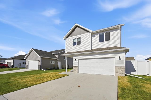 3851 19th Street S, Moorhead, MN 56560