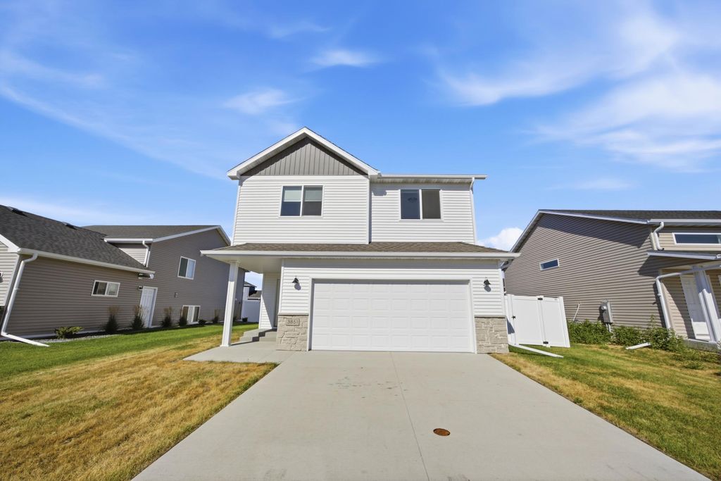 3851 19th Street S, Moorhead, MN 56560