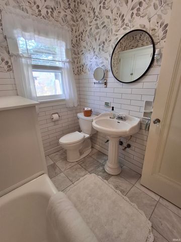 107 N Jackson Avenue, Fowler, IN 47944