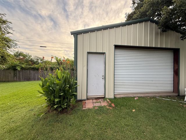 1414 N Binkley Street, Sherman, TX 75092