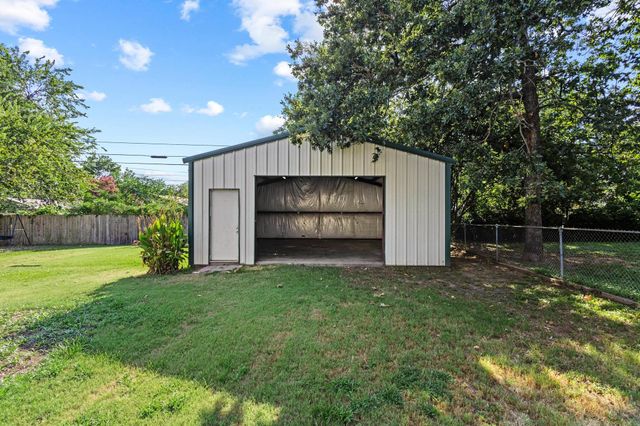 1414 N Binkley Street, Sherman, TX 75092