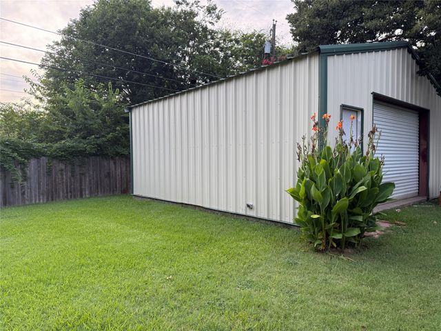 1414 N Binkley Street, Sherman, TX 75092