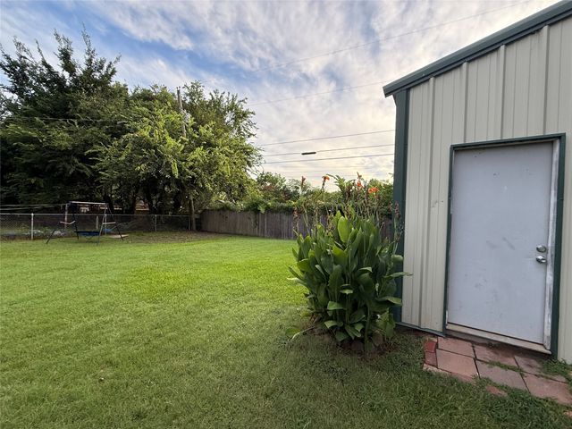 1414 N Binkley Street, Sherman, TX 75092