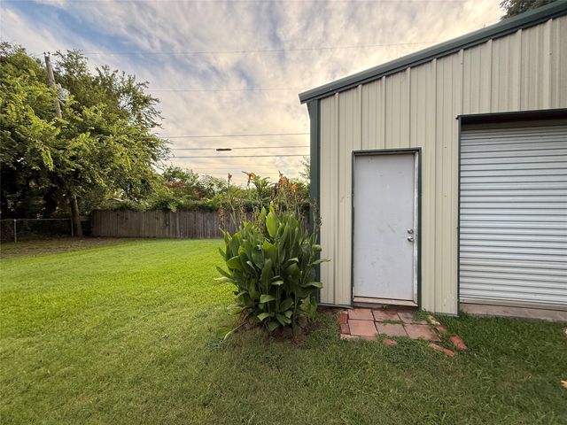 1414 N Binkley Street, Sherman, TX 75092