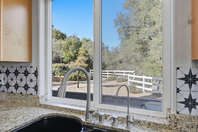 9216 Oak Grove Dr, Descanso, CA 91916