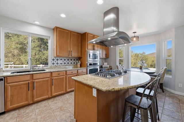 9216 Oak Grove Dr, Descanso, CA 91916