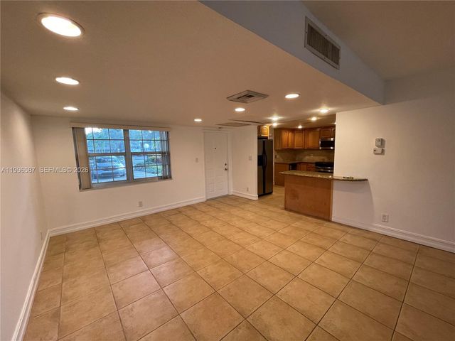 4009 N Cypress Dr 105, Pompano Beach, FL 33069