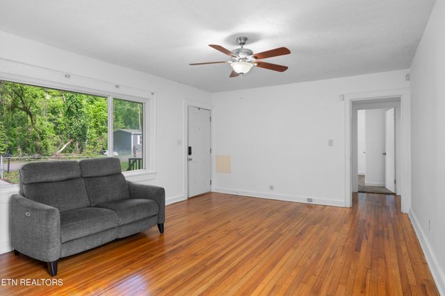 1132 Biddle St, Knoxville, TN 37914
