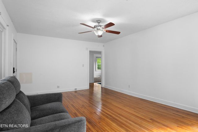 1132 Biddle St, Knoxville, TN 37914